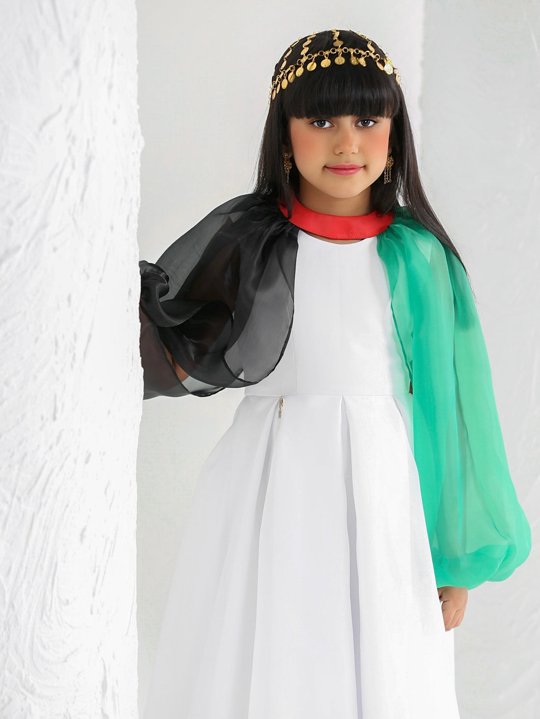 White UAE National dress